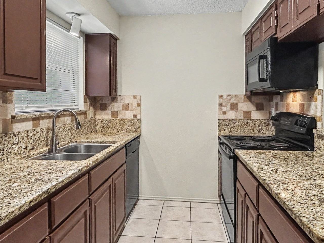 12446 Starcrest Dr - Photo 6 of 25