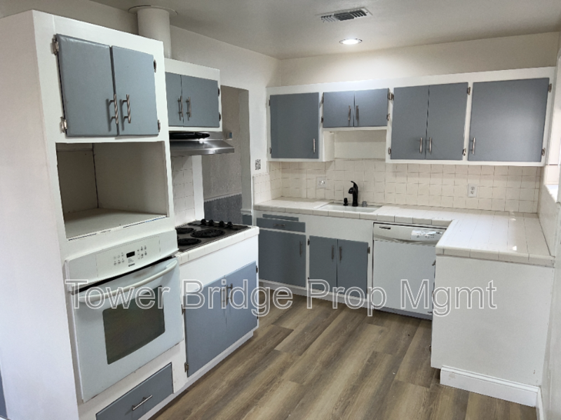 1328 School St - Photo 2 of 18