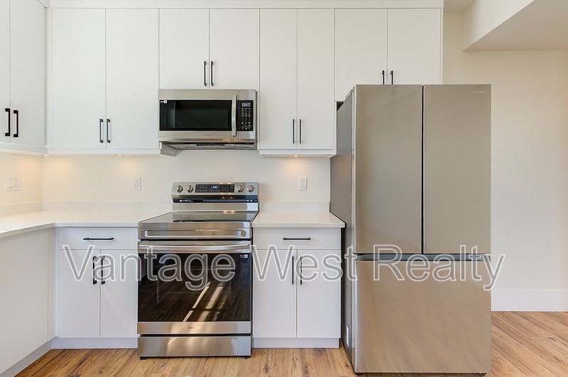 1524 Vineyard Dr - Photo 3 of 18