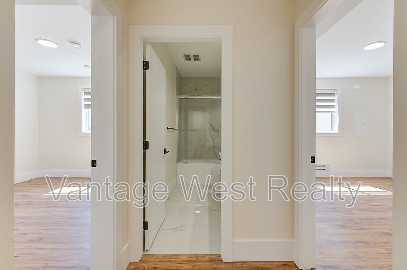 1524 Vineyard Dr - Photo 4 of 18