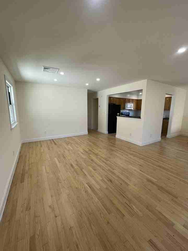 160 Laconia Avenue - Photo 4 of 9