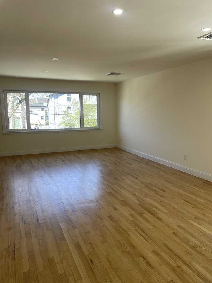 160 Laconia Avenue - Photo 2 of 9