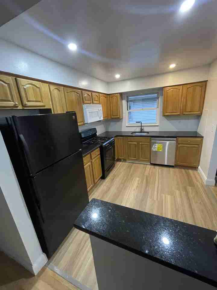 160 Laconia Avenue - Photo 3 of 9