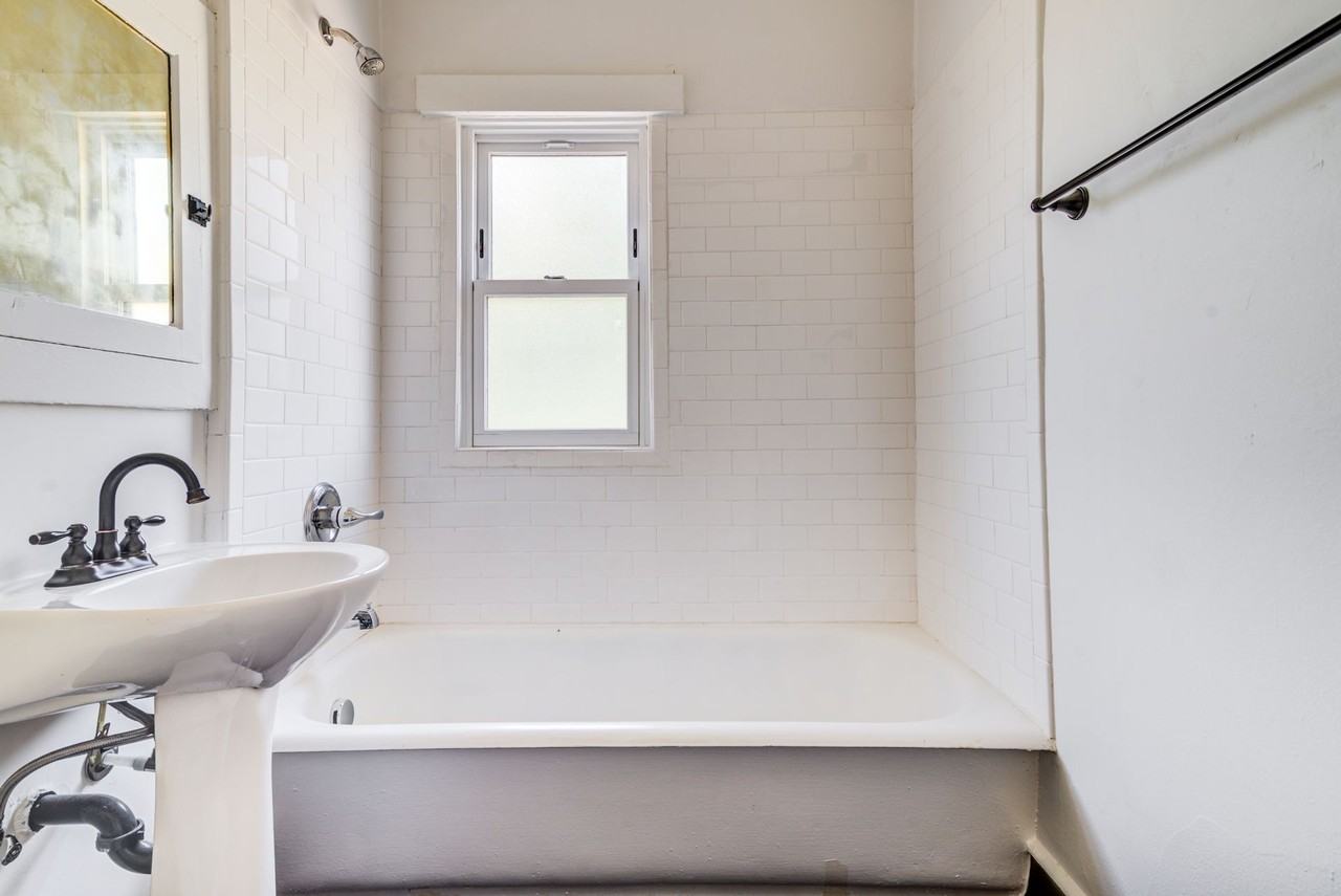 Ladd Apartments - Photo 5 of 38