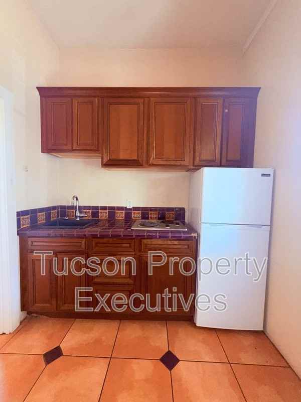 502 E University Blvd - Photo 2 of 14