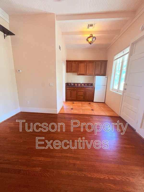 502 E University Blvd - Photo 4 of 14