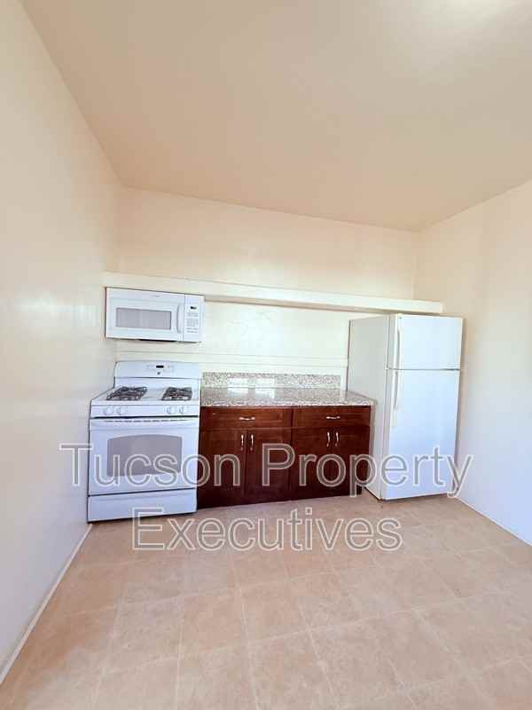 724 E Drachman St - Photo 3 of 20