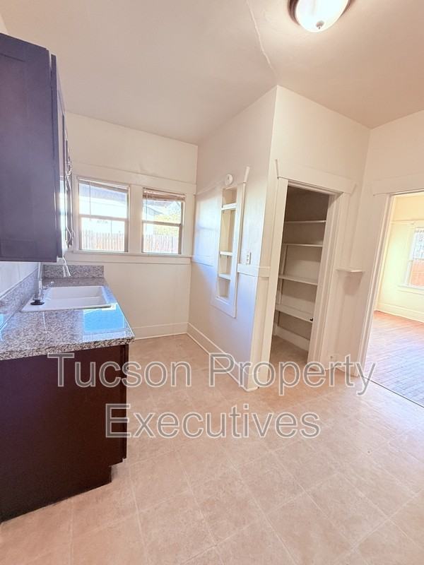 724 E Drachman St - Photo 4 of 20