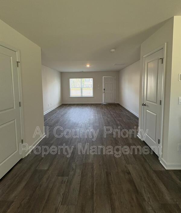 3803 Falcon Ct - Photo 3 of 14