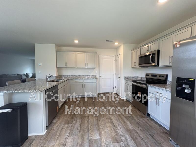 3803 Falcon Ct - Photo 4 of 14