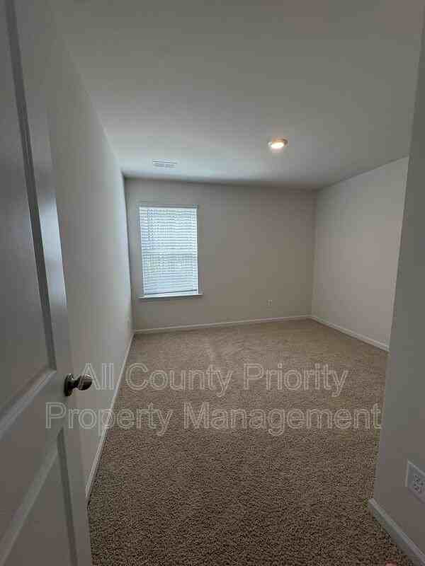 3803 Falcon Ct - Photo 6 of 14
