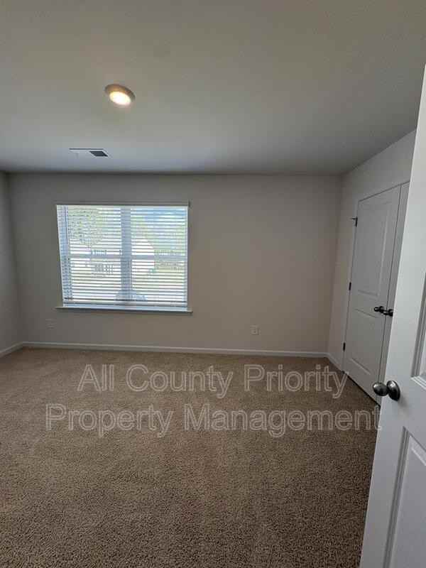 3803 Falcon Ct - Photo 7 of 14