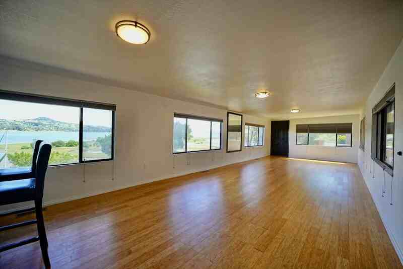 315 E Strawberry Dr - Photo 6 of 15