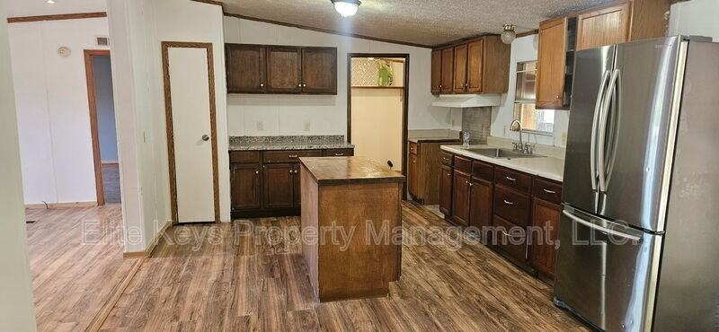 3864 Wendell St - Photo 4 of 13