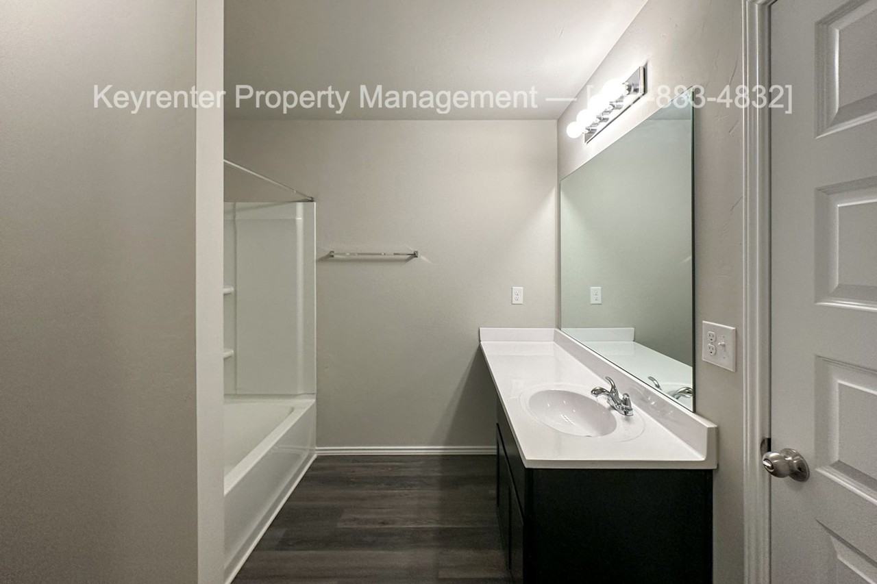 11713 Nw 95th St - Photo 2 of 22