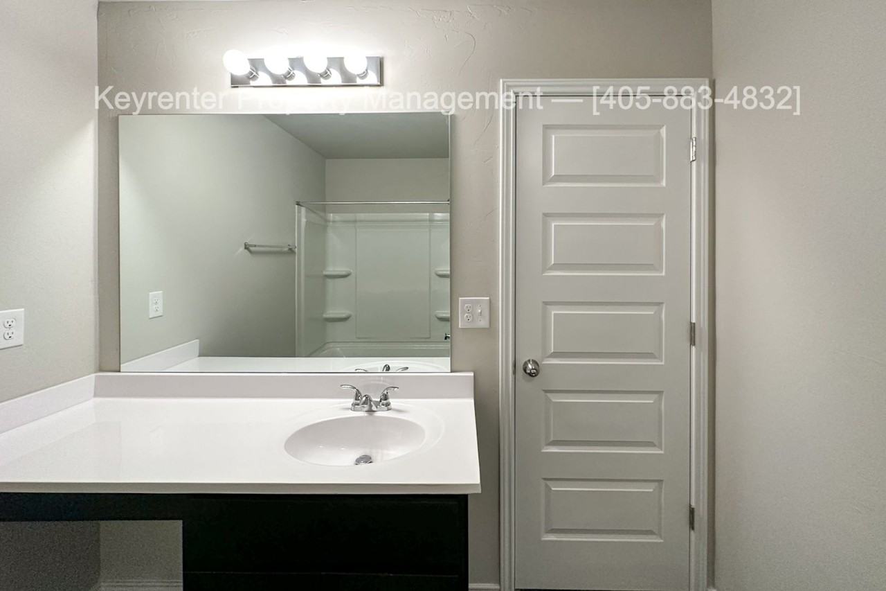 11713 Nw 95th St - Photo 3 of 22