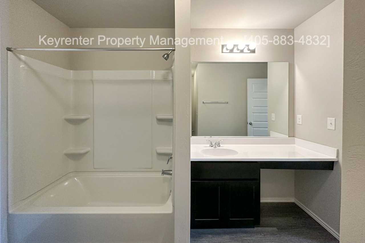 11713 Nw 95th St - Photo 6 of 22