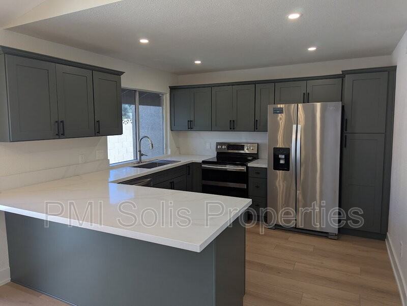 18036 N 45th Ave - Photo 3 of 29