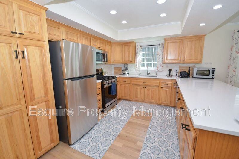 279 Maple Rd - Photo 7 of 18