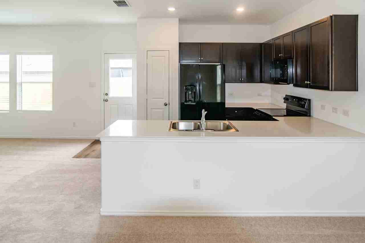 112 Dollars Dr - Photo 3 of 28