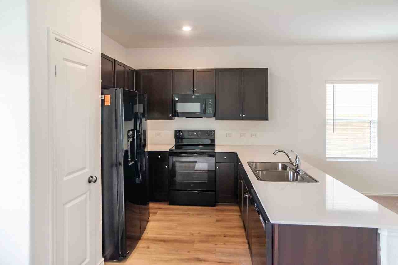 112 Dollars Dr - Photo 4 of 28