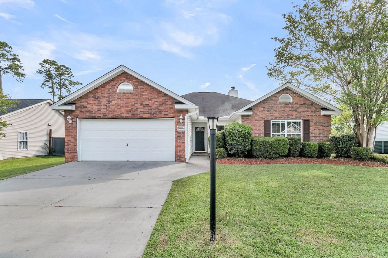 1004 Cobblestone Blvd