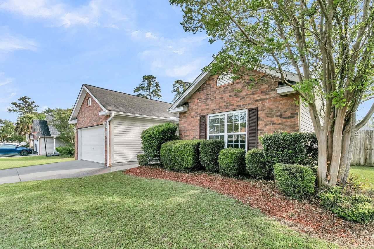 1004 Cobblestone Blvd - Photo 2 of 43