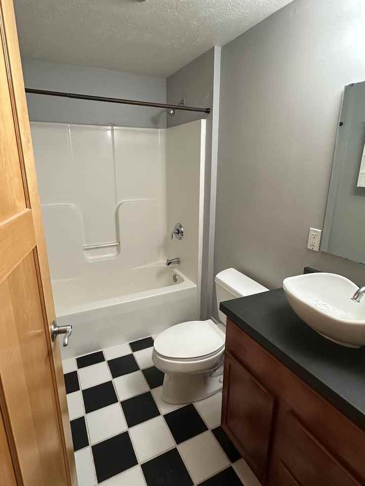 107 107 - 111 E. Allegan Street - Photo 5 of 5