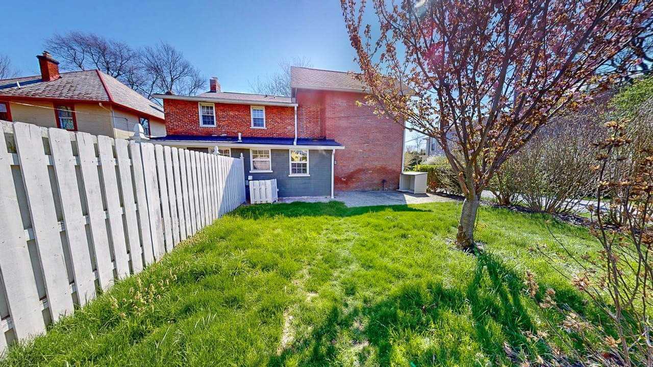 221 Front St - Photo 4 of 27