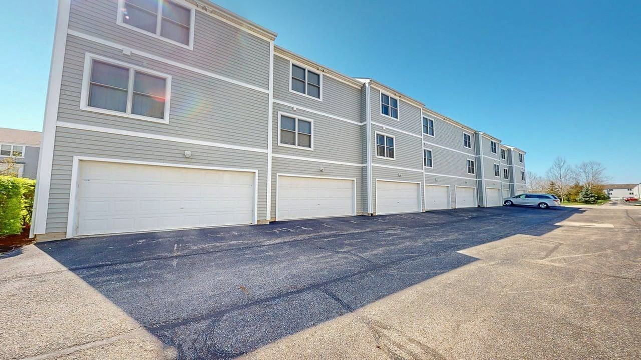 5930 Winberry Creek Dr - Photo 4 of 32