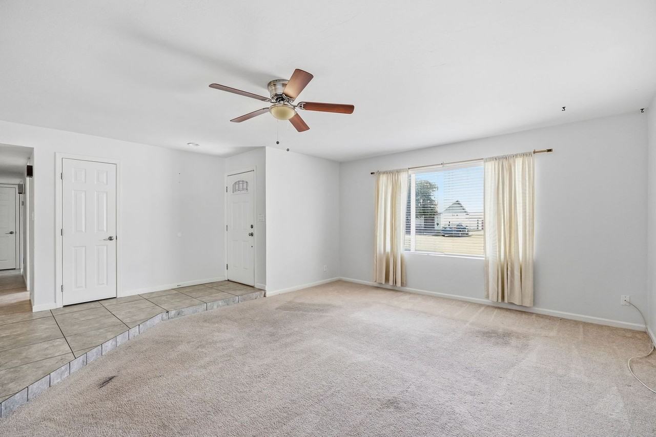 2150 W Eugie Ave - Photo 5 of 39