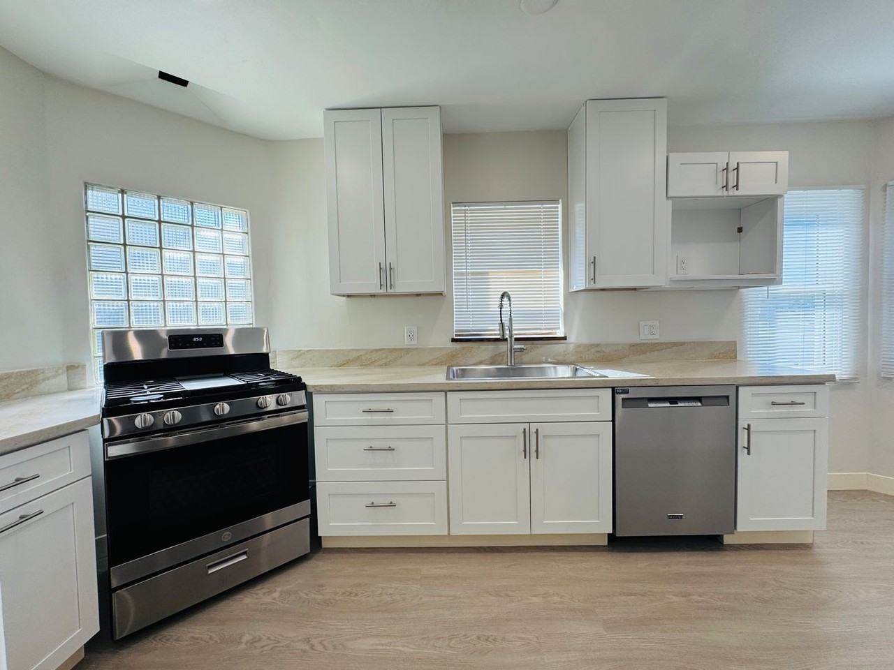 4825 Rolando Blvd - Photo 5 of 18