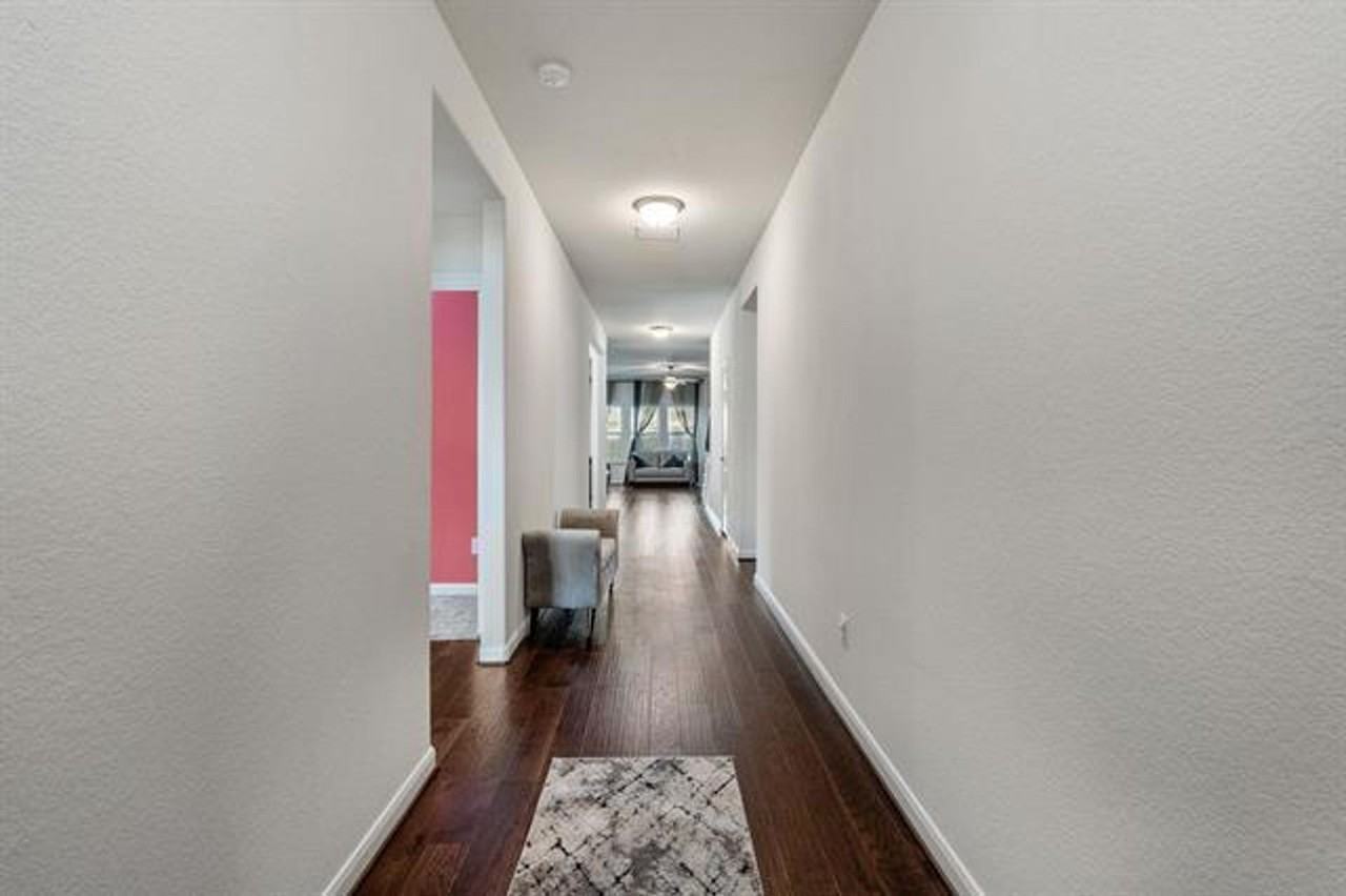 1215 Crescent View Dr - Photo 3 of 29