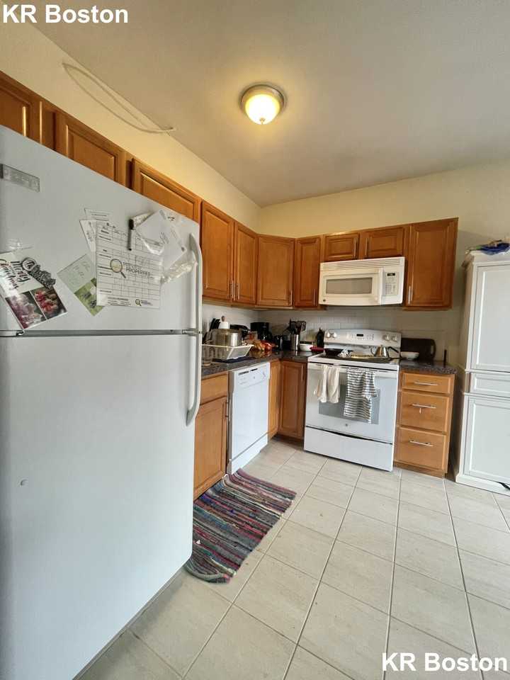 Commonwealth Ave #6 - Photo 3 of 13