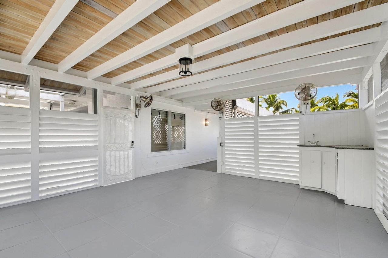 218 Worth Ave - Photo 5 of 31