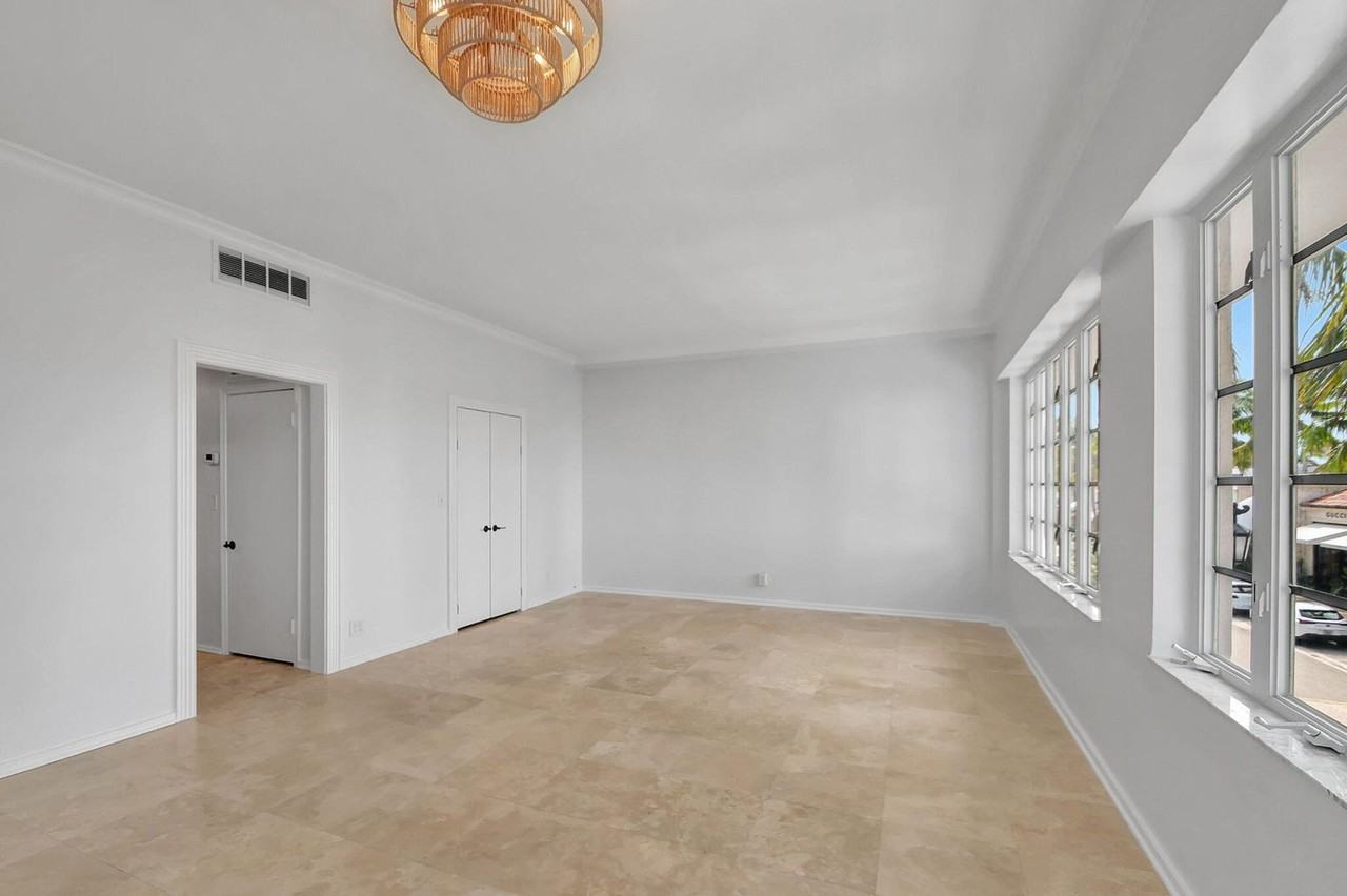 218 Worth Ave - Photo 7 of 31