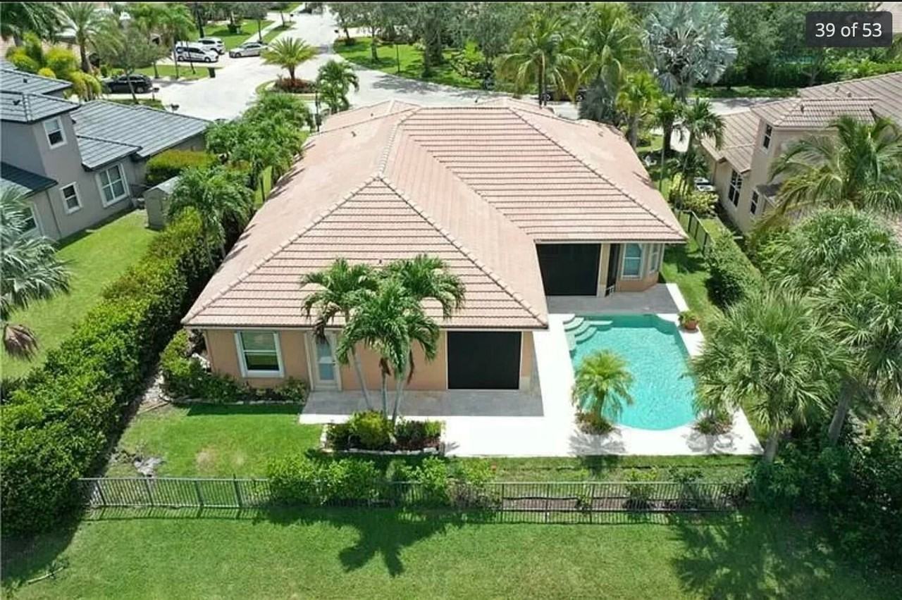 7215 Nw 110th Ave - Photo 4 of 33