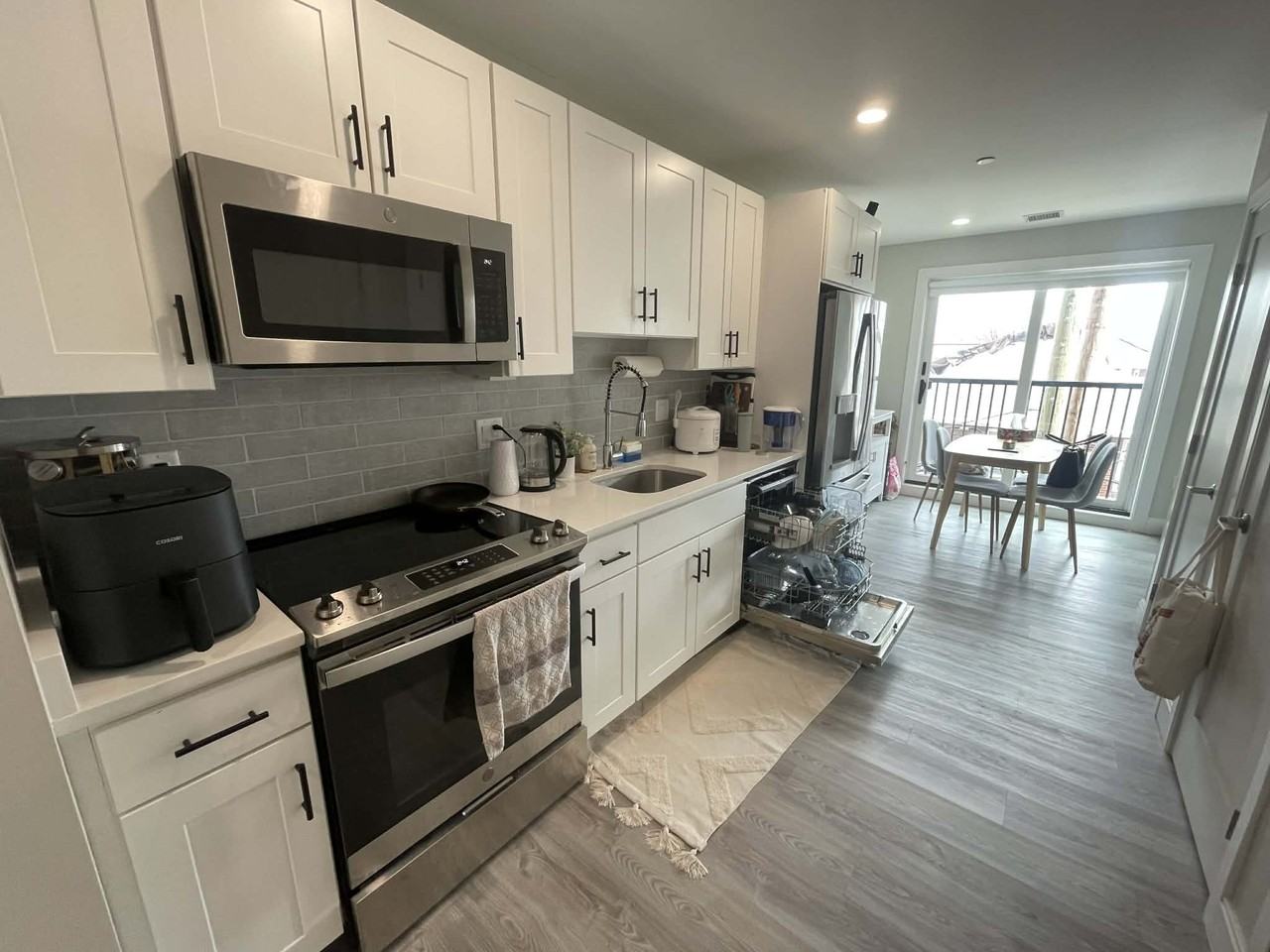 Old Colony Ave #509 - Photo 2 of 9