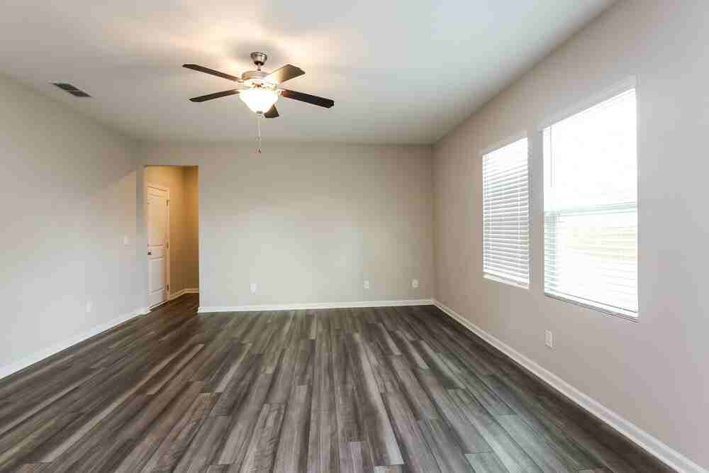 567 Knightsbridge Ln - Photo 4 of 17