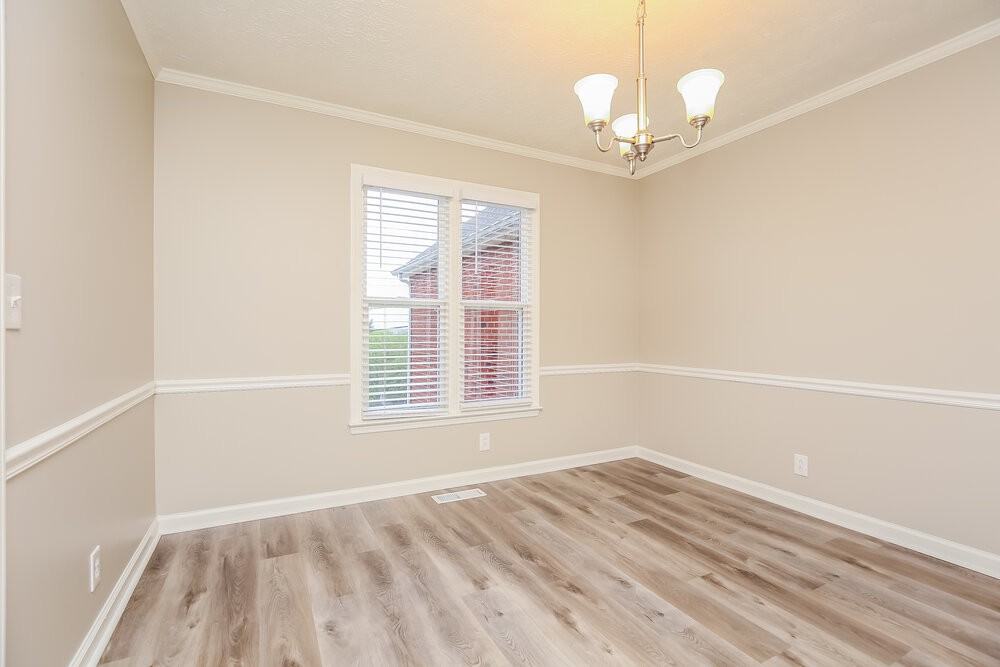 417 Saint Francis Ave - Photo 5 of 17