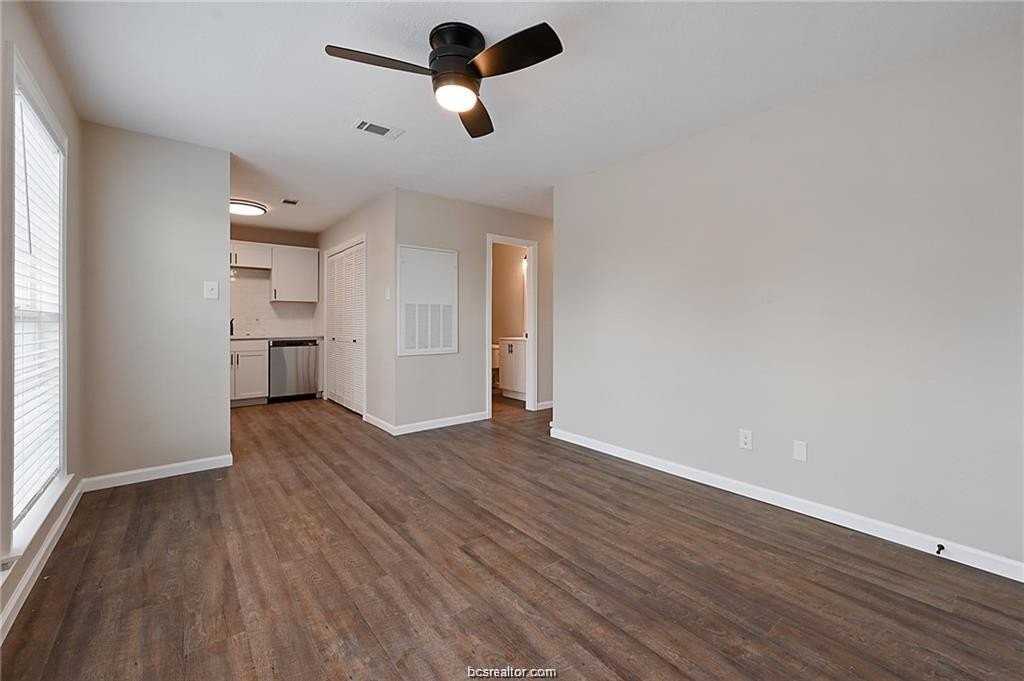 403 Manuel Dr #D - Photo 2 of 12