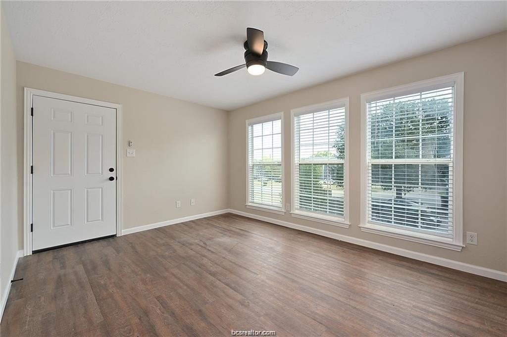 403 Manuel Dr #D - Photo 3 of 12