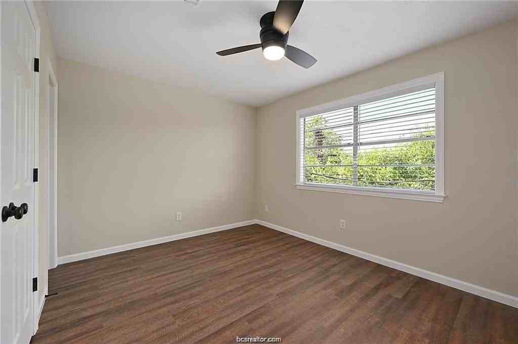 403 Manuel Dr #D - Photo 4 of 12