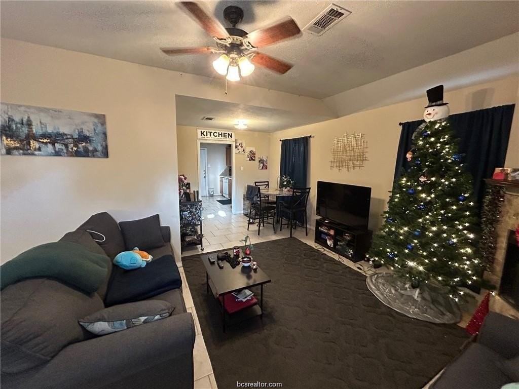 815 Avenue A - Photo 3 of 16