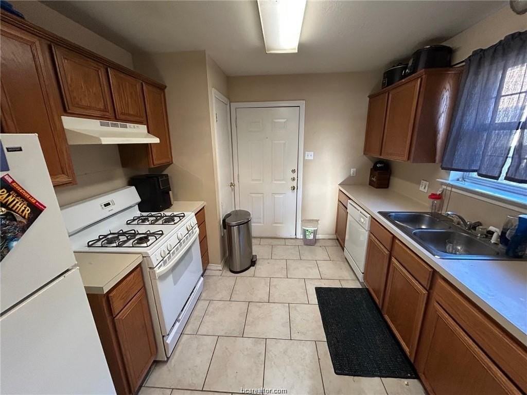 815 Avenue A - Photo 6 of 16