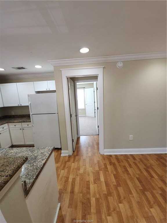 1725 Harvey Mitchell Pkwy S Apt 633 - Photo 6 of 24