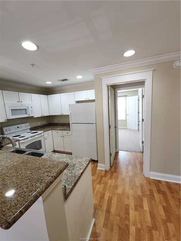 1725 Harvey Mitchell Pkwy S Apt 633 - Photo 7 of 24