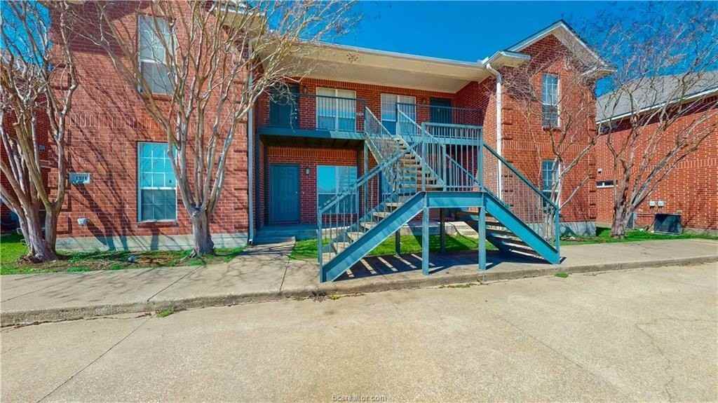 1511 Hollowhill Dr #C - Photo 3 of 33