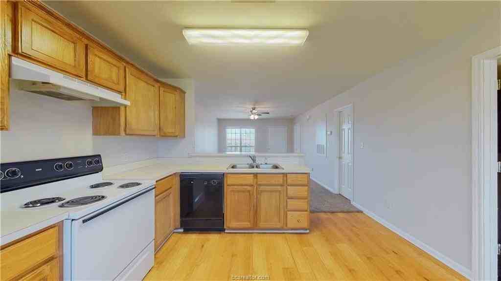 1511 Hollowhill Dr #C - Photo 6 of 33