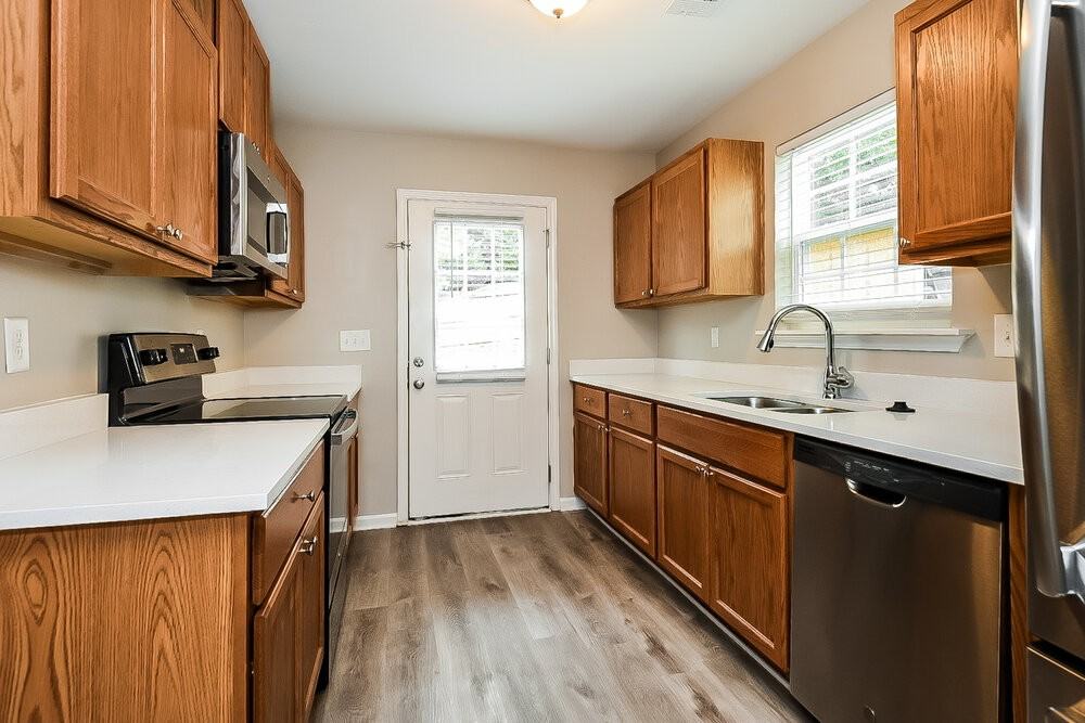 313 Village Chase - Photo 4 of 17